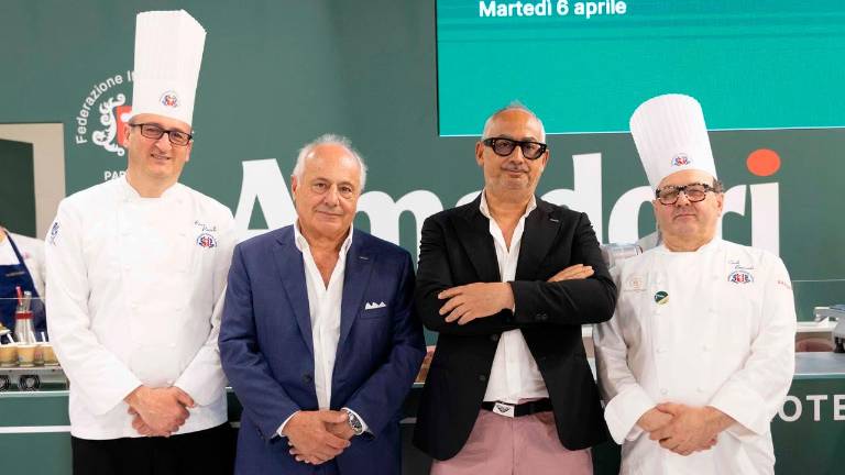 Da sinistra, Rocco Pozzulo, presidente della Federazione italiana cuochi, Flavio e Denis Amadori, e Carlo Bresciani, presidente FicPromotion Da sinistra, Rocco Pozzulo, presidente della Federazione italiana cuochi, Flavio e Denis Amadori, e Carlo Bresciani, presidente FicPromotion