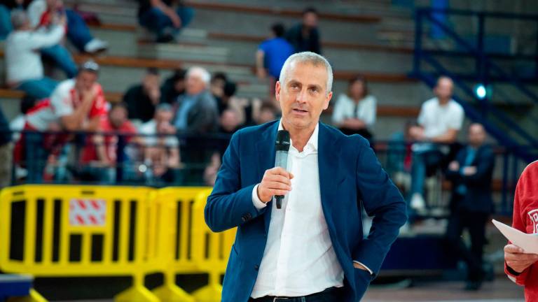 Il sindaco Sadegholvaad durante la Festa degli eroi Il sindaco Sadegholvaad durante la Festa degli eroi