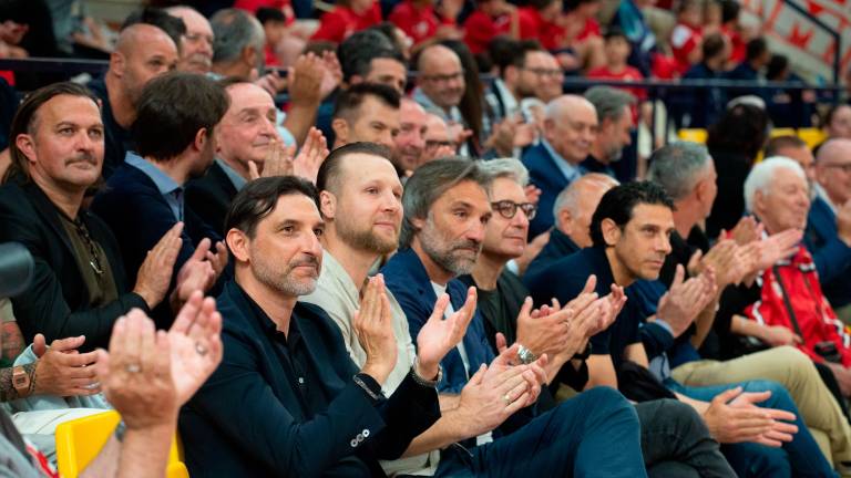 Rimini, che festa per gli “eroi” del 2005: la Supercoppa è tornata a casa - Gallery Rimini, che festa per gli “eroi” del 2005: la Supercoppa è tornata a casa - Gallery