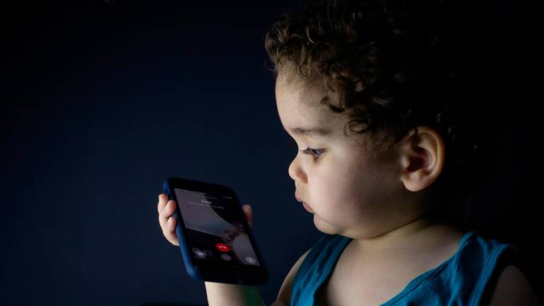 “Smartphone vietati ai bambini”: l’Emilia-Romagna ci pensa VIDEO “Smartphone vietati ai bambini”: l’Emilia-Romagna ci pensa VIDEO