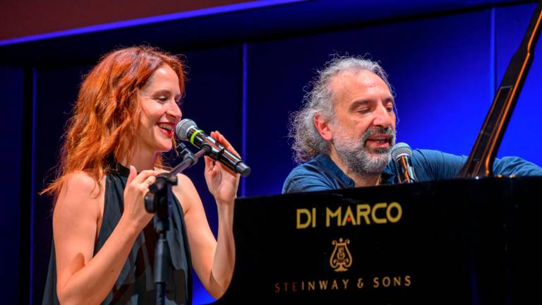 “Via dei Matti” era a Riccione: la magia della musica di Stefano Bollani con Valentina Cenni - Gallery “Via dei Matti” era a Riccione: la magia della musica di Stefano Bollani con Valentina Cenni - Gallery