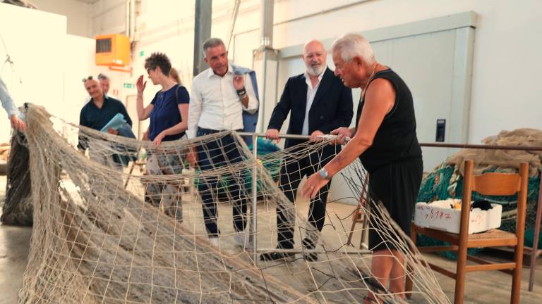 Cesenatico. Gli europarlamentari Bonaccini e Lupo: «No ai tagli europei per la pesca» Cesenatico. Gli europarlamentari Bonaccini e Lupo: «No ai tagli europei per la pesca»