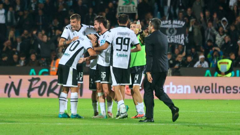 I bianconeri festeggiano il successo con la Carrarese e a Bari cercheranno la terza vittoria in una settimana foto zanotti I bianconeri festeggiano il successo con la Carrarese e a Bari cercheranno la terza vittoria in una settimana foto zanotti