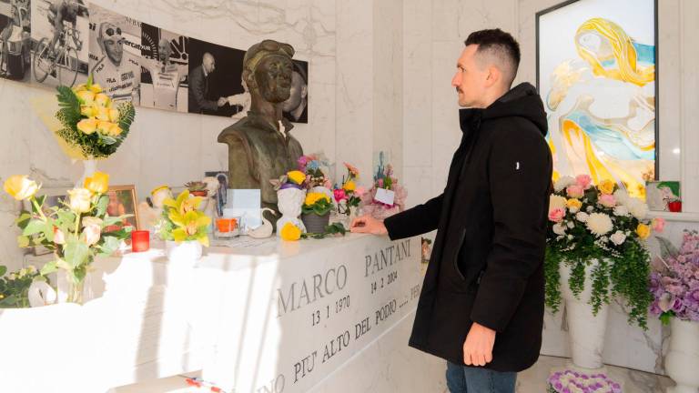 In tanti sui luoghi di Pantani nel ventennale della morte del Pirata di Cesenatico In tanti sui luoghi di Pantani nel ventennale della morte del Pirata di Cesenatico