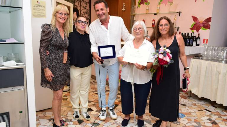 Bellaria, l'Hotel Gorini in festa per i cinquant'anni di soggiorno di Krimhild Gassner Bellaria, l'Hotel Gorini in festa per i cinquant'anni di soggiorno di Krimhild Gassner
