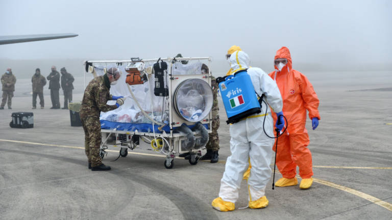 Paziente Covid dal Molise in volo militare al Bufalini di Cesena Paziente Covid dal Molise in volo militare al Bufalini di Cesena