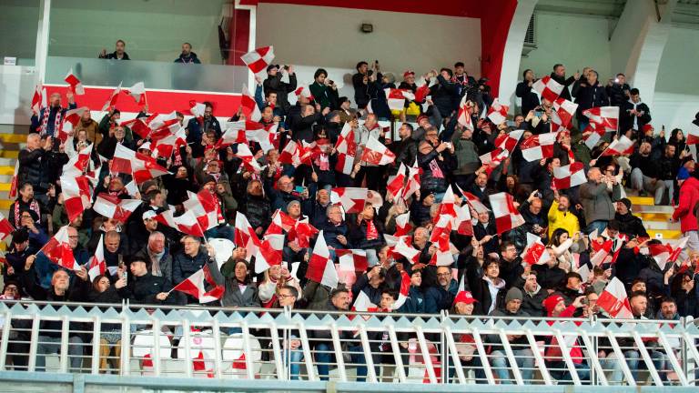 Un’estate di sofferenza per i tifosi biancorossi Un’estate di sofferenza per i tifosi biancorossi