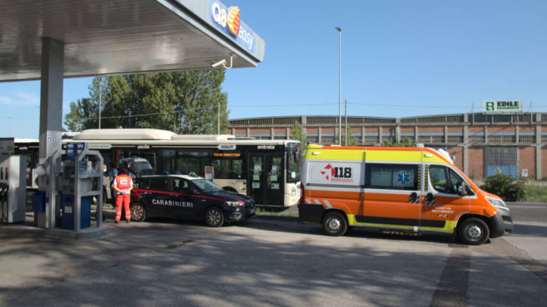 Ravenna, passeggero senza mascherina aggredisce autista di un bus Ravenna, passeggero senza mascherina aggredisce autista di un bus