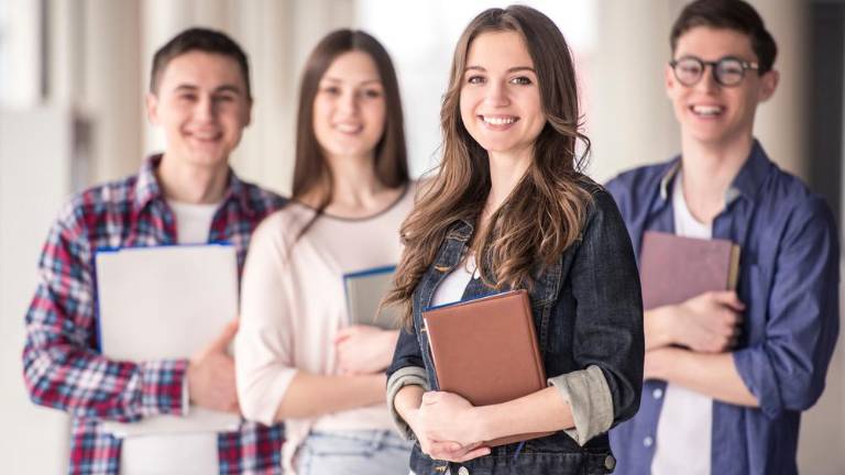 Una studentessa di Riccione disegna il logo degli Europei di ginnastica artistica del 2024 a Rimini Una studentessa di Riccione disegna il logo degli Europei di ginnastica artistica del 2024 a Rimini