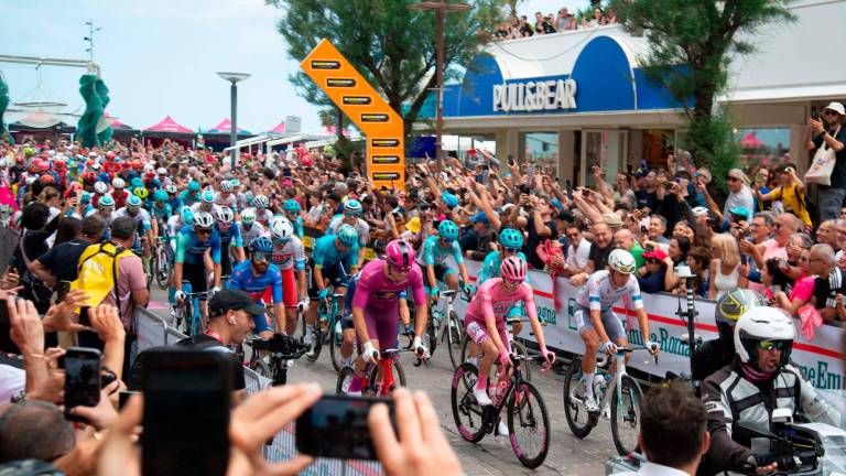 Riccione, i colori della partenza del Giro d’Italia - Gallery Riccione, i colori della partenza del Giro d’Italia - Gallery