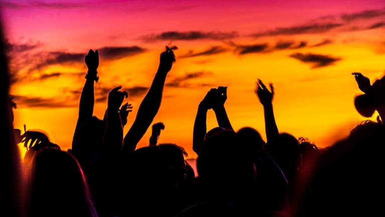 Ravenna, feste abusive in spiaggia, ora basta Ravenna, feste abusive in spiaggia, ora basta