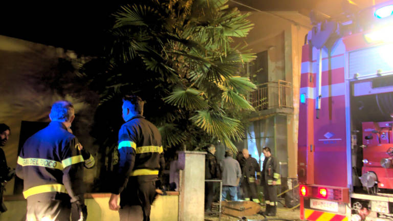 Alfonsine, incendio in un'abitazione. Soccorsa una 99enne Alfonsine, incendio in un'abitazione. Soccorsa una 99enne