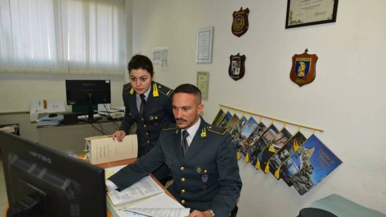 Rimini, frode fiscale: la finanza sequestra beni per 3,8 milioni Rimini, frode fiscale: la finanza sequestra beni per 3,8 milioni