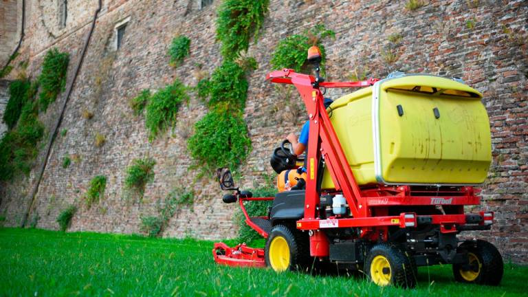 Rimini. Manutenzione e cura delle aree verdi: entra nella fase conclusiva il quarto e ultimo intervento di sfalcio erboso Rimini. Manutenzione e cura delle aree verdi: entra nella fase conclusiva il quarto e ultimo intervento di sfalcio erboso