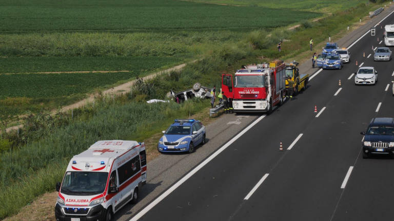 Cesena: auto fuori strada sull'A14, muore una donna, grave un uomo Cesena: auto fuori strada sull'A14, muore una donna, grave un uomo