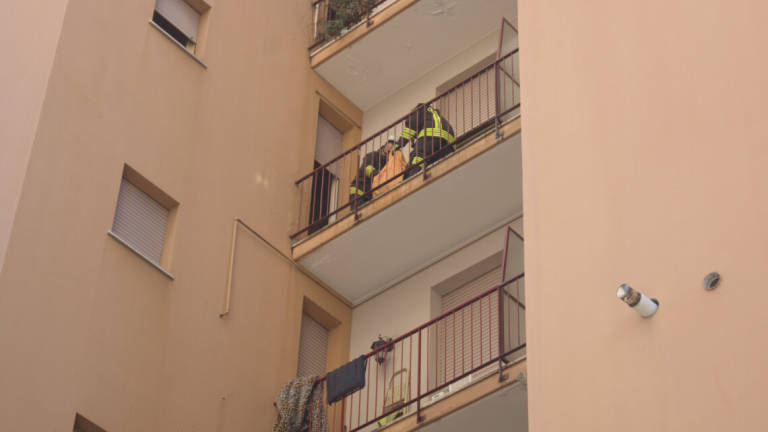 Ravenna, incendio in condominio. Anziano intossicato GALLERY Ravenna, incendio in condominio. Anziano intossicato GALLERY