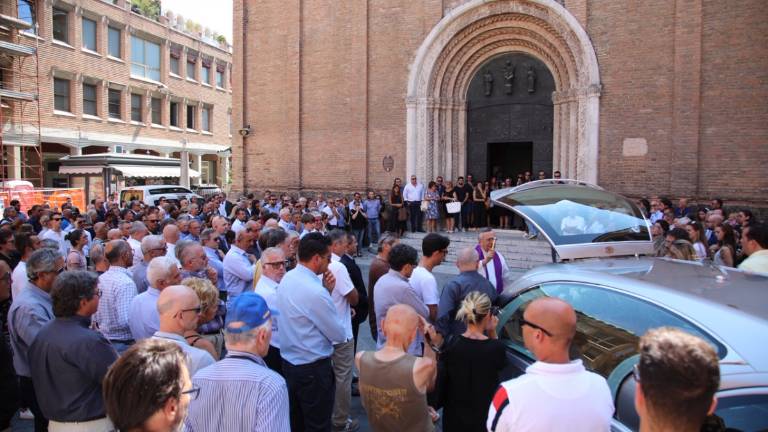 Al duomo di Cesena in tanti ai funerali dell'imprenditore Borghetti Al duomo di Cesena in tanti ai funerali dell'imprenditore Borghetti