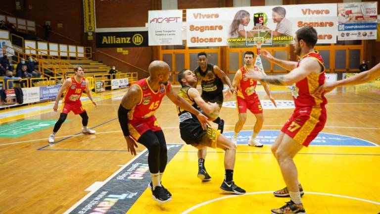 Basket A2, l'OraSì sbanca San Severo Basket A2, l'OraSì sbanca San Severo