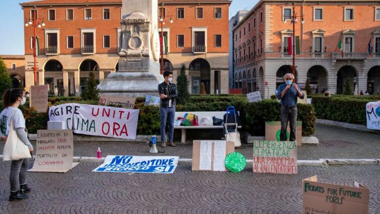 Forlì, ambientalisti contro l'inceneritore Forlì, ambientalisti contro l'inceneritore