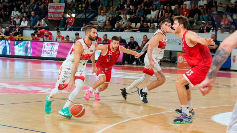 Ha pesato parecchio il quinto fallo di Tomassini a Lecce (Morosetti) Ha pesato parecchio il quinto fallo di Tomassini a Lecce (Morosetti)
