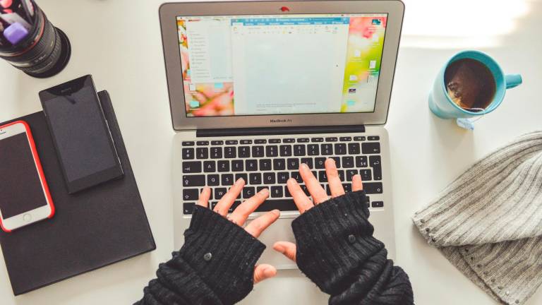 Rimini, perseguita una coetanea sui social: la polizia ammonisce una “cyber-bulla” che ha meno di 14 anni Rimini, perseguita una coetanea sui social: la polizia ammonisce una “cyber-bulla” che ha meno di 14 anni
