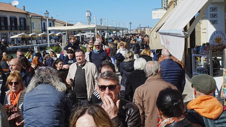 Cesenatico, Pasqua e Pasquetta pieni di gente nei locali e a passeggio - GALLERY Cesenatico, Pasqua e Pasquetta pieni di gente nei locali e a passeggio - GALLERY