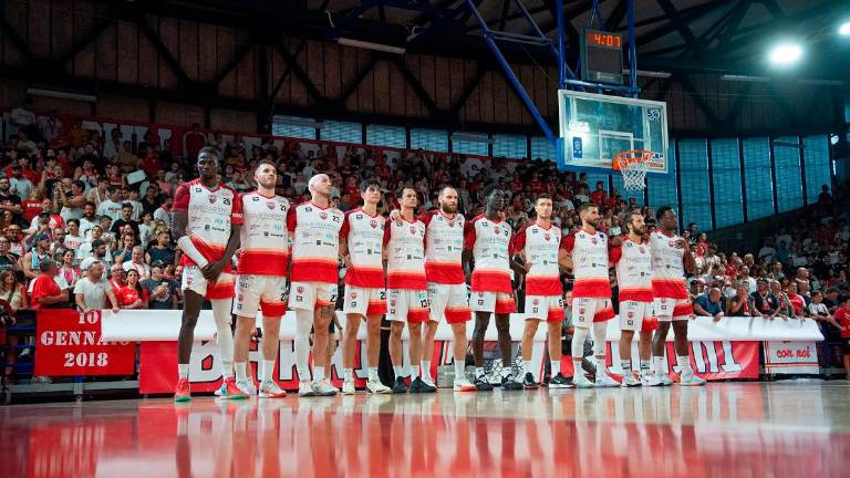 Finale promozione, RivieraBanca non riesce a sfatare il tabù: Cantù vince garauno al Flaminio (82-86). Martedì si gioca ancora a Rimini Finale promozione, RivieraBanca non riesce a sfatare il tabù: Cantù vince garauno al Flaminio (82-86). Martedì si gioca ancora a Rimini