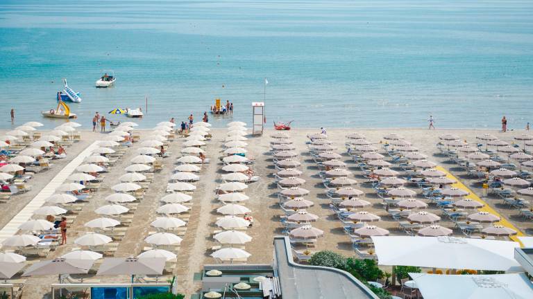 A 5 anni ha perso le gambe a Gaza: Ahmed voleva vedere il mare e realizza il suo desiderio a Cervia A 5 anni ha perso le gambe a Gaza: Ahmed voleva vedere il mare e realizza il suo desiderio a Cervia
