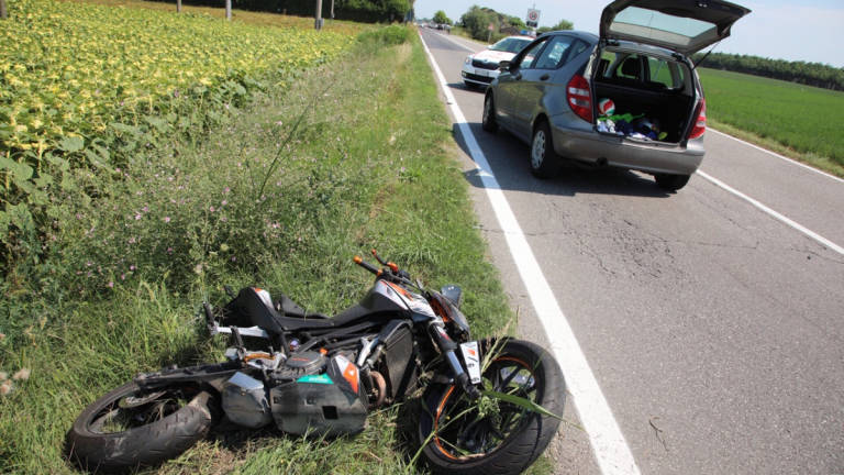 Scontro a Cervia, muore un 17enne Scontro a Cervia, muore un 17enne