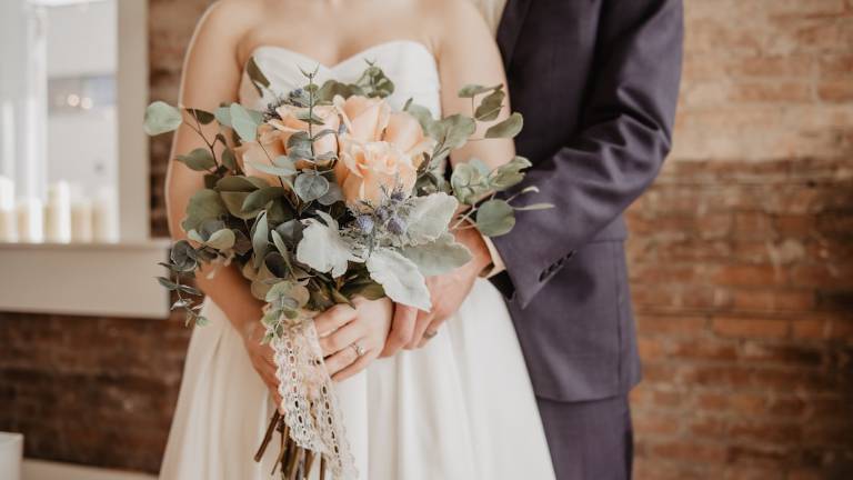 Ravenna, si sposa e riceve due lettere disciplinari dall'azienda mentre è in congedo matrimoniale Ravenna, si sposa e riceve due lettere disciplinari dall'azienda mentre è in congedo matrimoniale