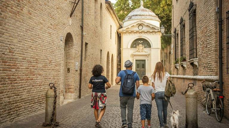 Ravenna, serate per lo shopping e Mosaico di notte dal 2 luglio Ravenna, serate per lo shopping e Mosaico di notte dal 2 luglio