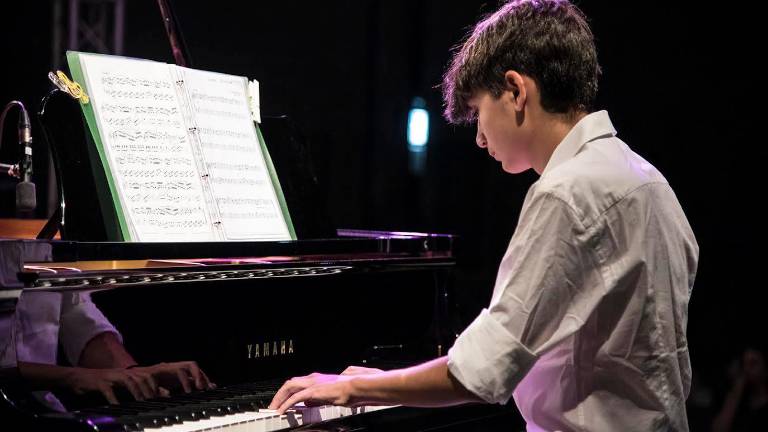 Un allievo al pianoforte Un allievo al pianoforte