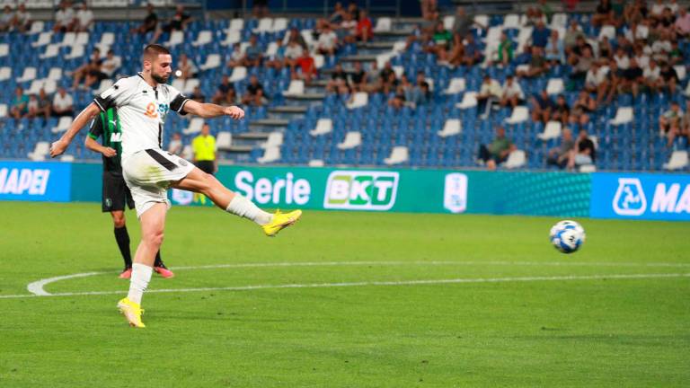 Il gol realizzato da Marco Curto in Sassuolo-Cesena 2-1 (foto Luigi Rega) Il gol realizzato da Marco Curto in Sassuolo-Cesena 2-1 (foto Luigi Rega)