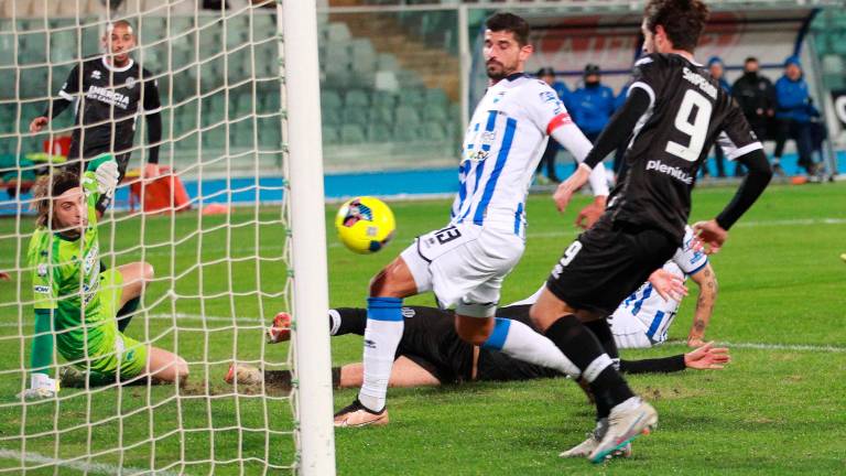 Il gol realizzato da Cristian Shpendi in Pescara-Cesena 0-1 il 25 novembre 2023: unica vittoria dei bianconeri in Abruzzo Il gol realizzato da Cristian Shpendi in Pescara-Cesena 0-1 il 25 novembre 2023: unica vittoria dei bianconeri in Abruzzo