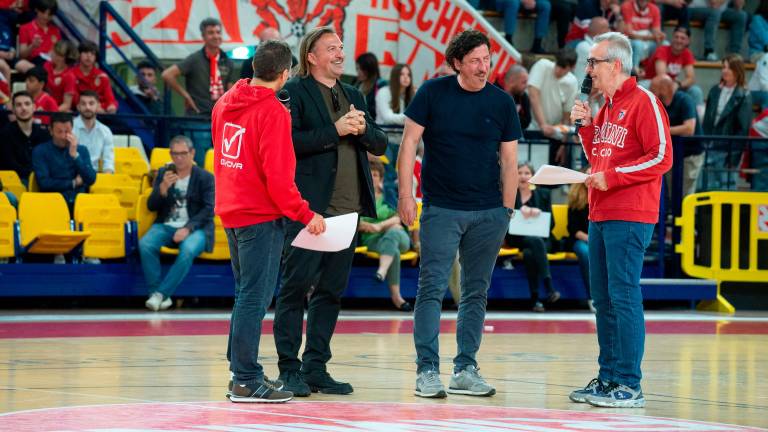 Rimini, che festa per gli “eroi” del 2005: la Supercoppa è tornata a casa - Gallery Rimini, che festa per gli “eroi” del 2005: la Supercoppa è tornata a casa - Gallery