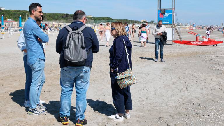 Uccisa da una ruspa in spiaggia a Pinarella di Cervia, nuovo sopralluogo del pm Uccisa da una ruspa in spiaggia a Pinarella di Cervia, nuovo sopralluogo del pm