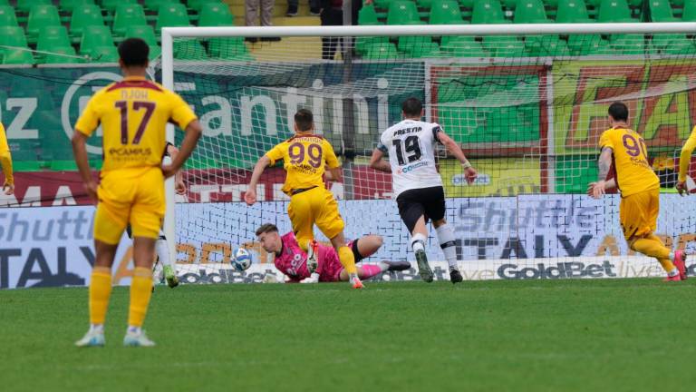 Il rigore parato da Jonathan Klinsmann in Cesena-Salernitana (foto Gianmaria Zanotti) Il rigore parato da Jonathan Klinsmann in Cesena-Salernitana (foto Gianmaria Zanotti)