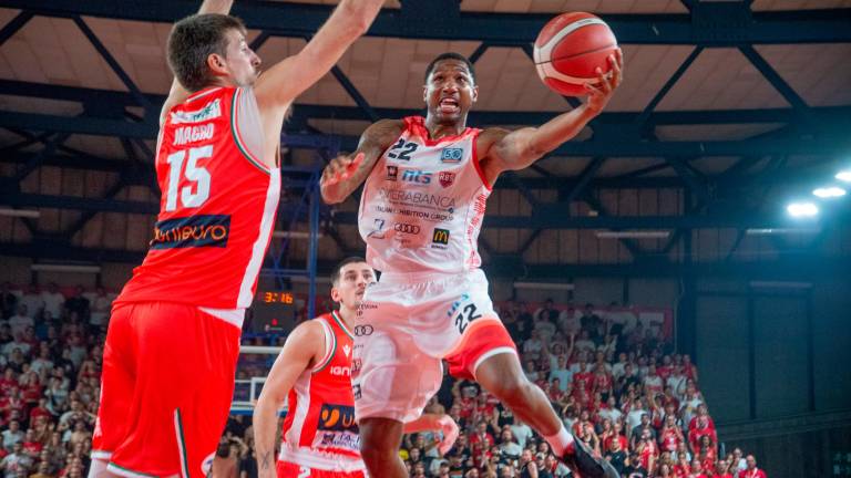 Robinson contro Magro nel derby dell’andata al Flaminio di Rimini (Morosetti) Robinson contro Magro nel derby dell’andata al Flaminio di Rimini (Morosetti)