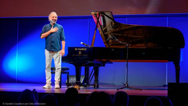 “Via dei Matti” era a Riccione: la magia della musica di Stefano Bollani con Valentina Cenni - Gallery “Via dei Matti” era a Riccione: la magia della musica di Stefano Bollani con Valentina Cenni - Gallery