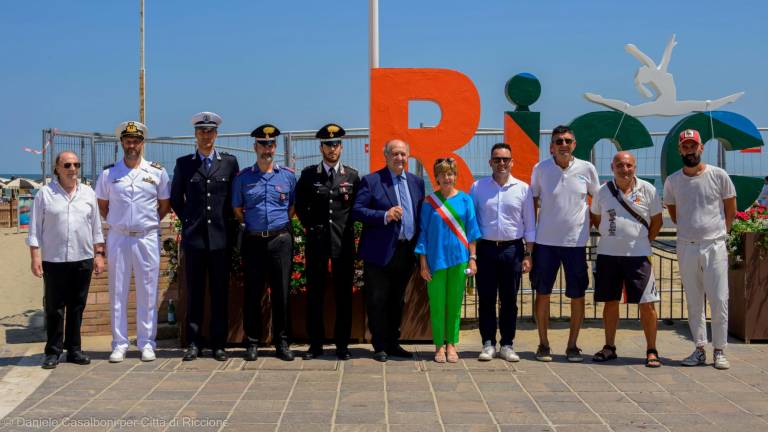 Riccione. Sventola la bandiera blu Riccione. Sventola la bandiera blu