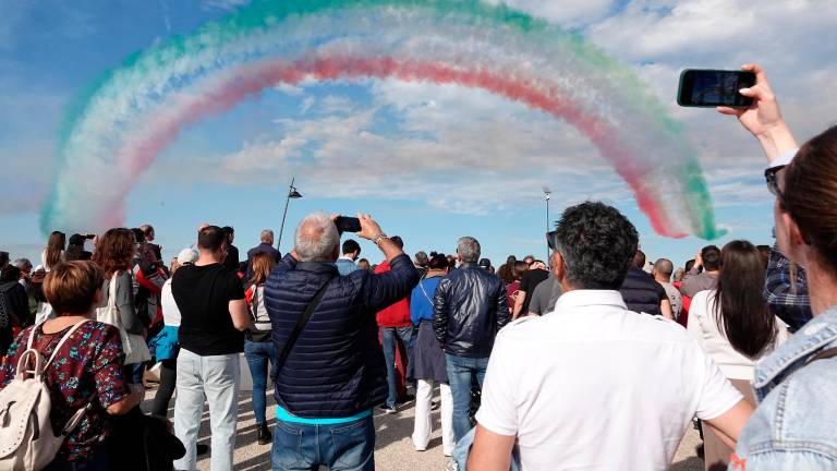 Rimini, Frecce tricolori con oltre 70mila spettatori. Appuntamento al 2026 Rimini, Frecce tricolori con oltre 70mila spettatori. Appuntamento al 2026