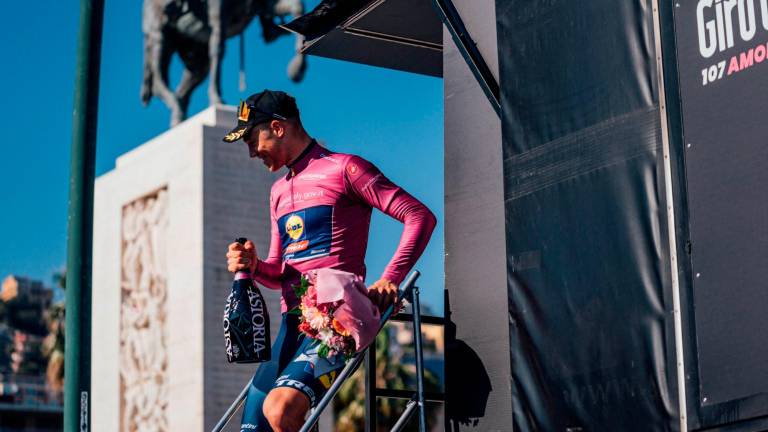 La maglia rosa Tadej Pogacar (giroditalia.it) La maglia rosa Tadej Pogacar (giroditalia.it)