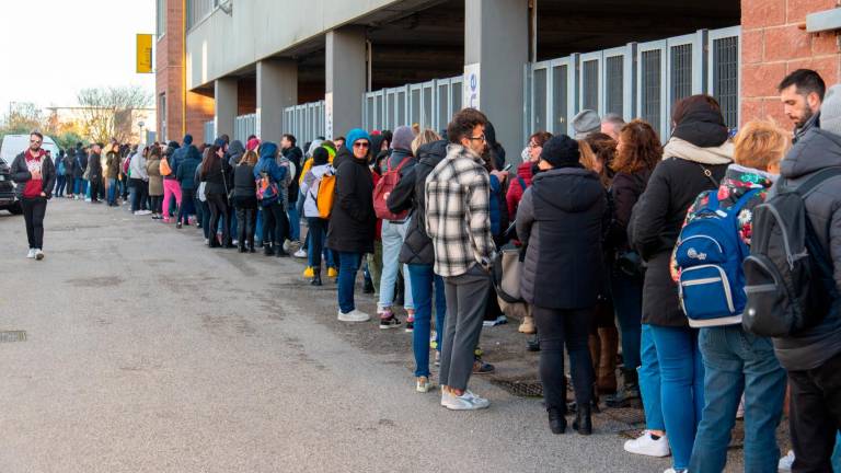 Laura Pausini, tremila fans da tutto il mondo all’Rds Stadium di Rimini per il raduno dei “Launatici” Laura Pausini, tremila fans da tutto il mondo all’Rds Stadium di Rimini per il raduno dei “Launatici”