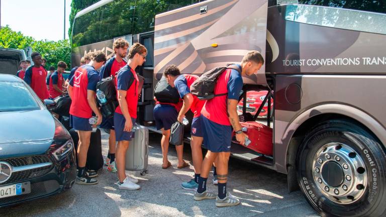 La squadra biancorossa alla partenza per Riolo Terme due settimane fa foto TOMMASO MOROSETTI La squadra biancorossa alla partenza per Riolo Terme due settimane fa foto TOMMASO MOROSETTI