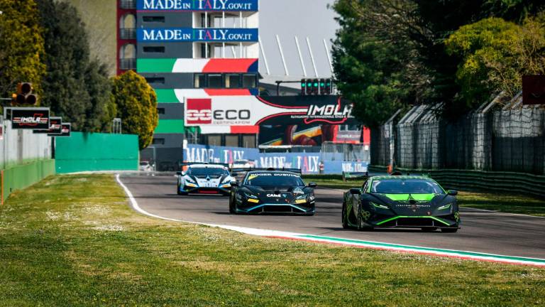 “Lamborghini Arena” a Imola il 6 e il 7 aprile: domenica sfilata di 500 gioielli del marchio di Sant’Agata Bolognese “Lamborghini Arena” a Imola il 6 e il 7 aprile: domenica sfilata di 500 gioielli del marchio di Sant’Agata Bolognese