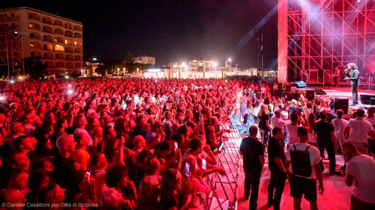 Riccione, un mare di applausi per Francesco Renga VIDEO GALLERY Riccione, un mare di applausi per Francesco Renga VIDEO GALLERY
