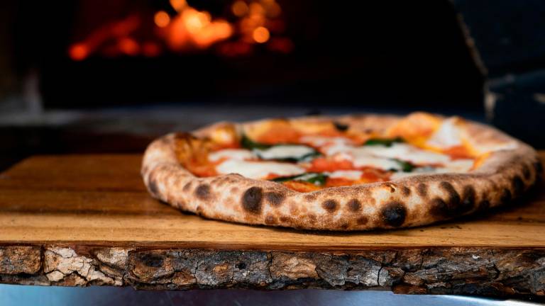 Ravenna, si presenta in pizzeria con il cutter, poi aggredisce i Carabinieri: arrestata Ravenna, si presenta in pizzeria con il cutter, poi aggredisce i Carabinieri: arrestata