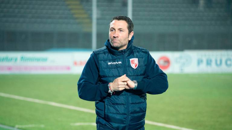 Play-off Serie C, Buscè carica il Rimini alla vigilia della Vis Pesaro: «Servirà mettere l’elmetto in testa: lo ha messo l’Inter, possiamo farlo anche noi» Play-off Serie C, Buscè carica il Rimini alla vigilia della Vis Pesaro: «Servirà mettere l’elmetto in testa: lo ha messo l’Inter, possiamo farlo anche noi»
