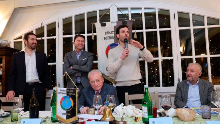 Da sinistra Marco Cattaneo, Lorenzo Minotti, Dionigio Dionigi, Marco Parolo e Alberto Zaccheroni (foto Rega) Da sinistra Marco Cattaneo, Lorenzo Minotti, Dionigio Dionigi, Marco Parolo e Alberto Zaccheroni (foto Rega)