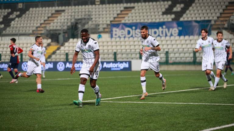 Augustus Kargbo festeggia il gol di Vercelli (Rega)